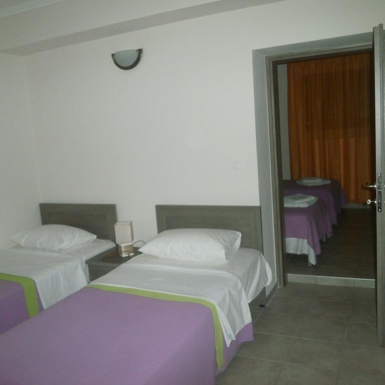Daniela Apartments Nea Roda Exterior foto